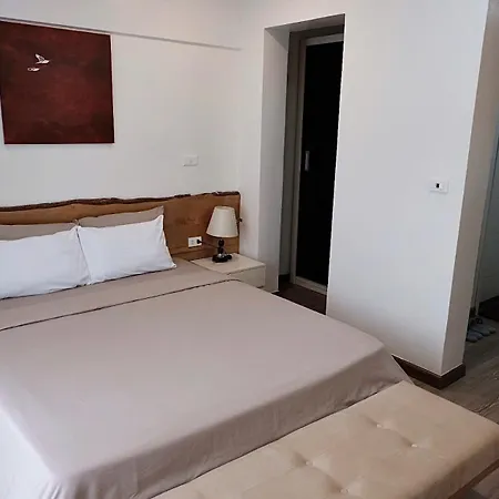 The Bee Homestay - Old Quarter